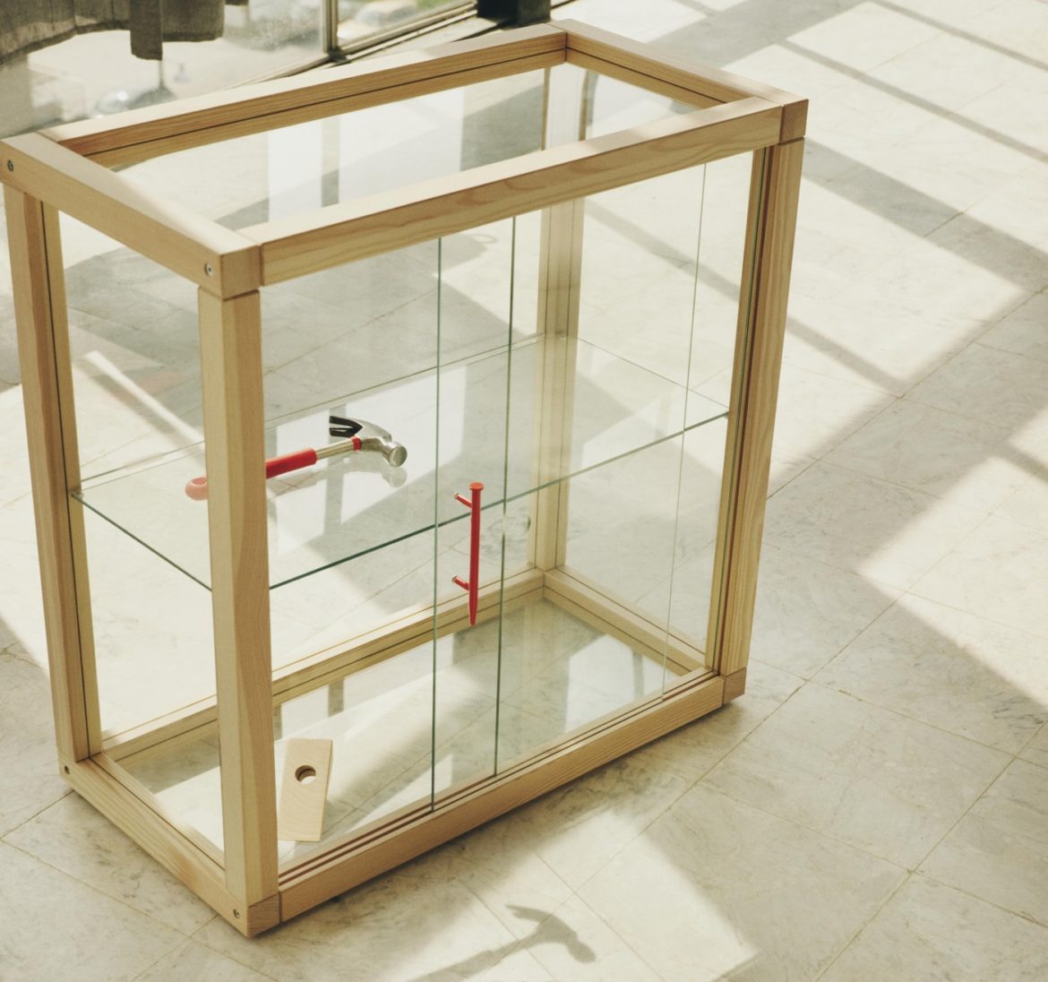 ikea 11 meuble en bois et verre