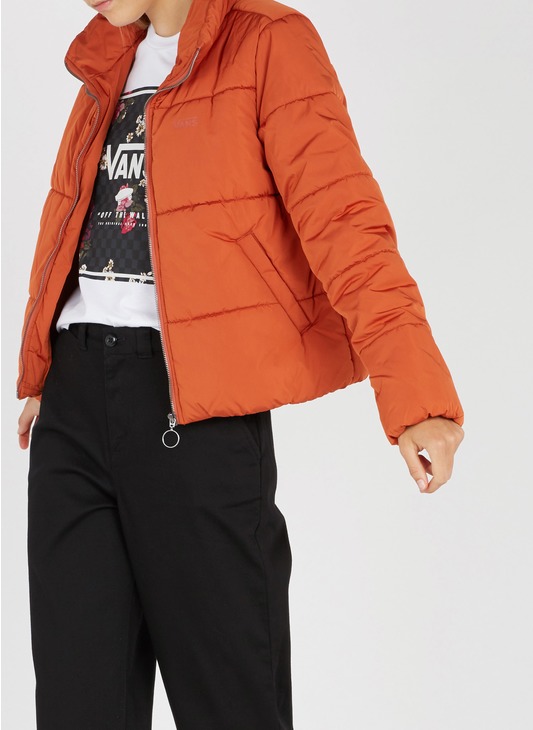 2350062.315 doudoune orange portée par un mannequin