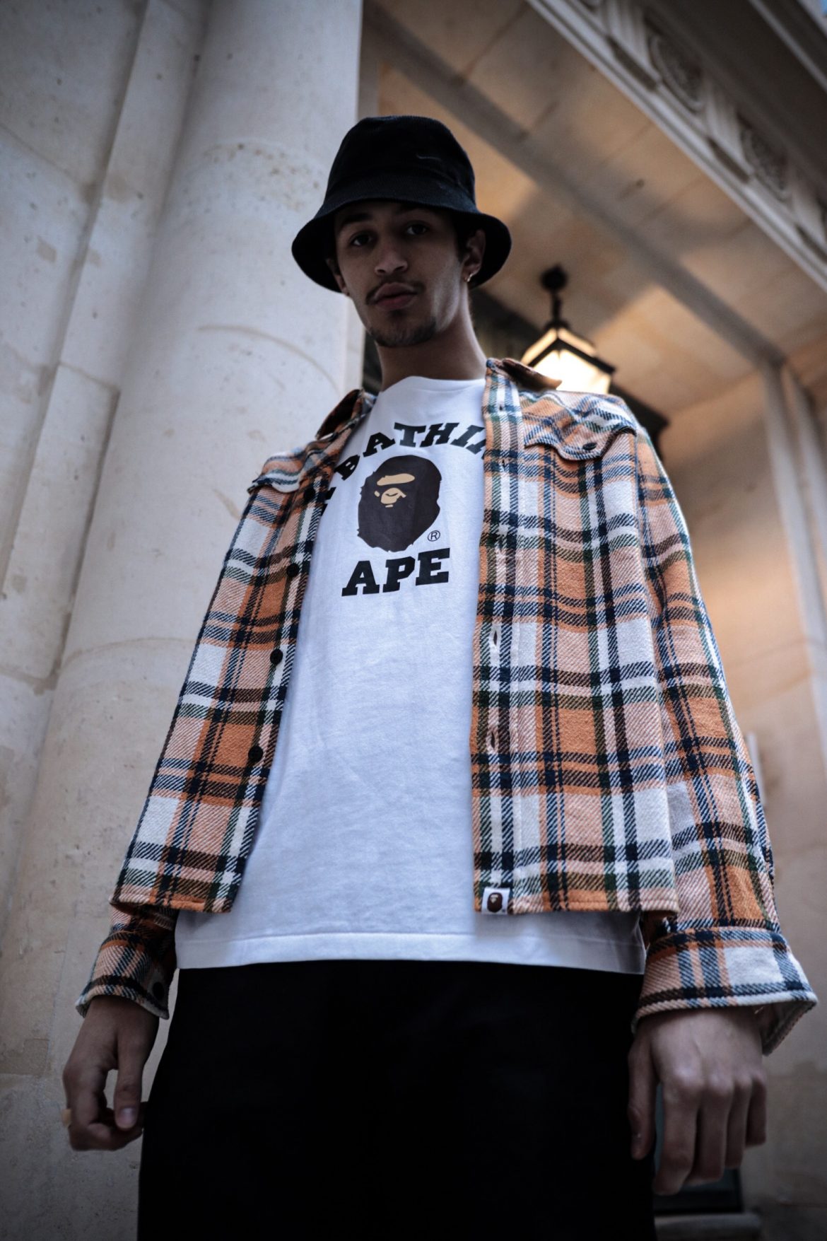 un mannequin porte du bape by afterdrop