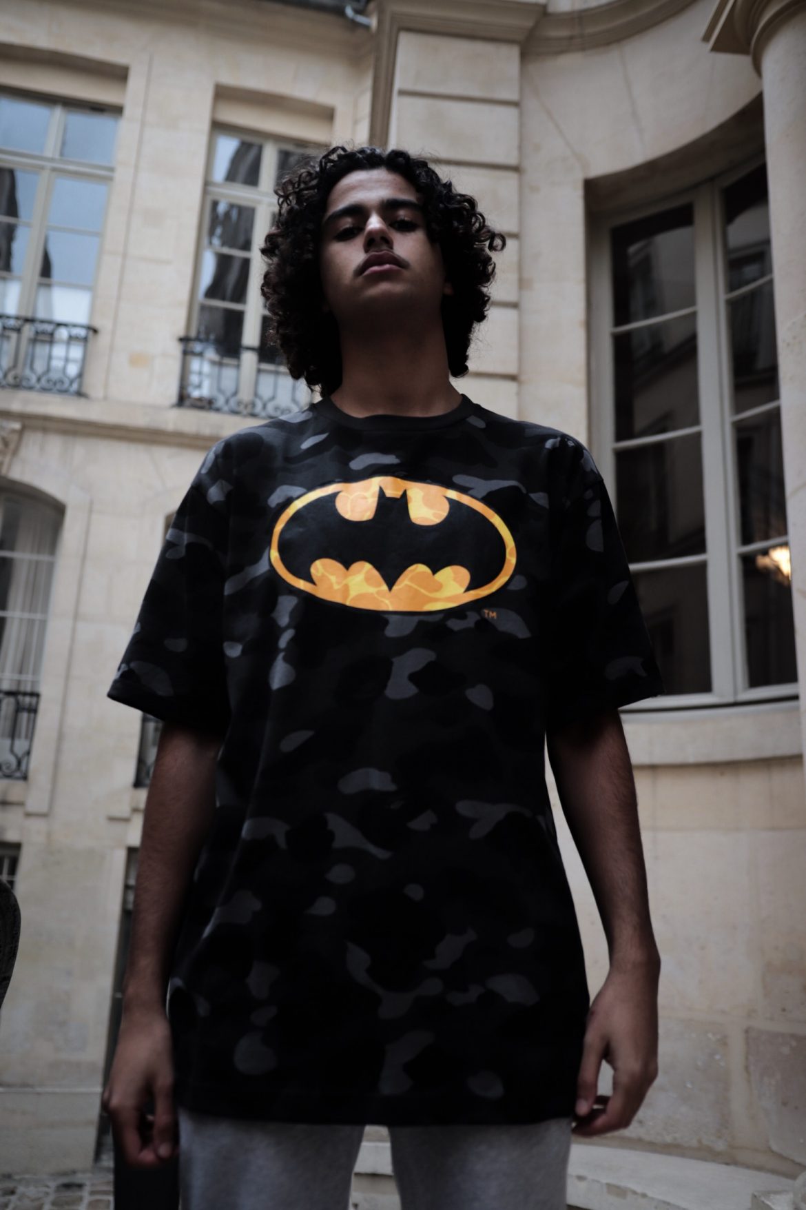 un mannequin porte du bape batman by afterdrop