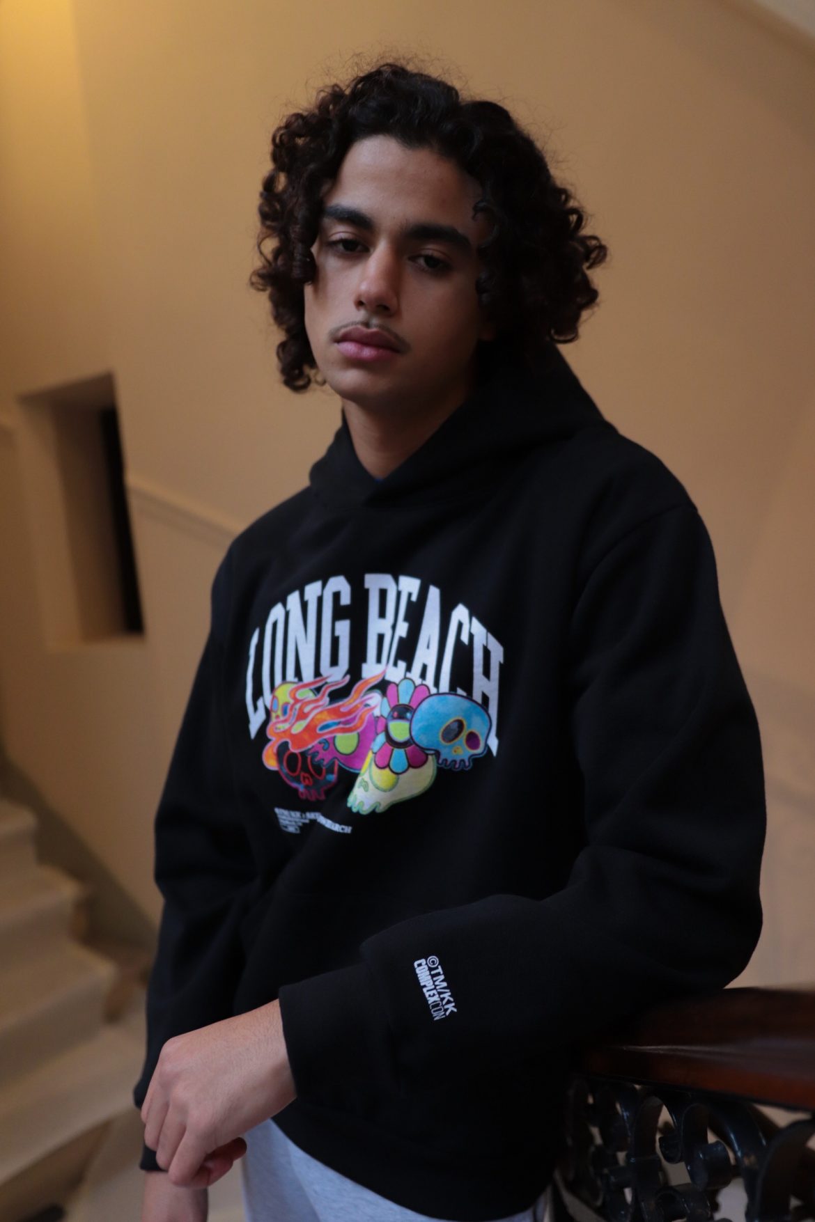 un mannequin porte du murakami x complexcon by afterdrop