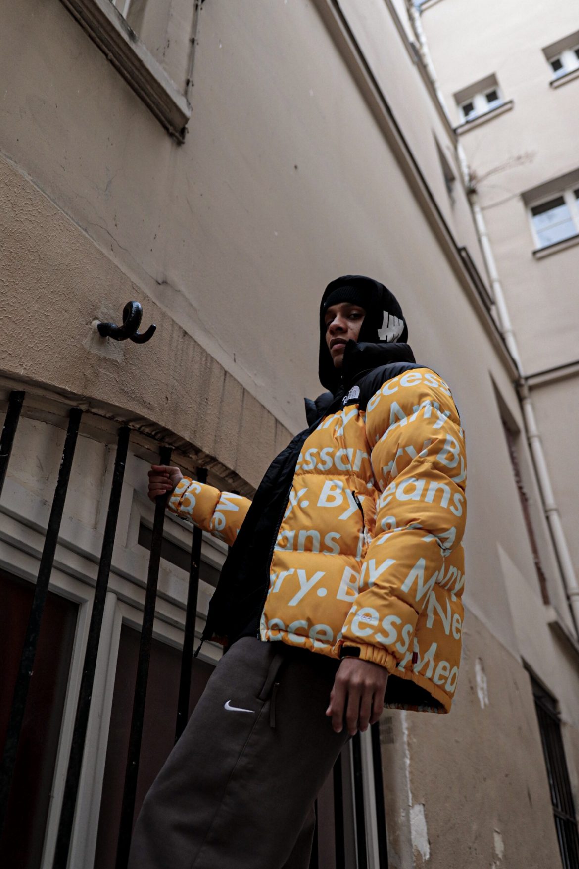 IMG_8317 un mannequin porte du supreme the north face by afterdrop