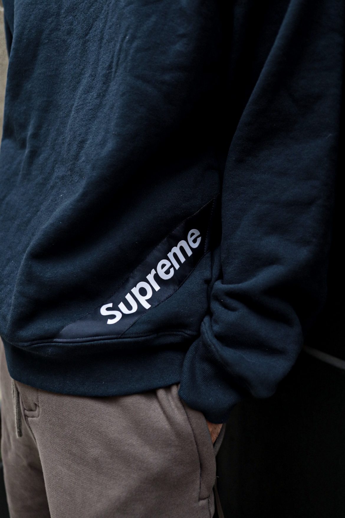 IMG_8373 un mannequin porte du supreme by afterdrop