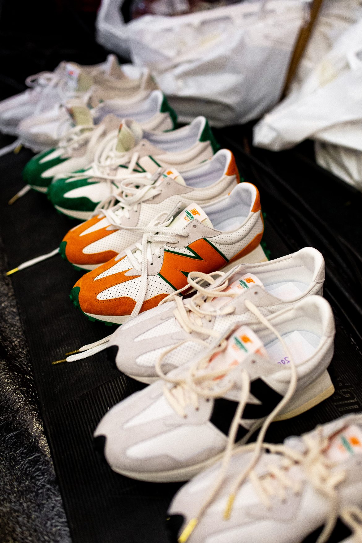 New Balance 327 Casablanca blanc gris grise orange vert verte blanche A/W20 2020 PFW20