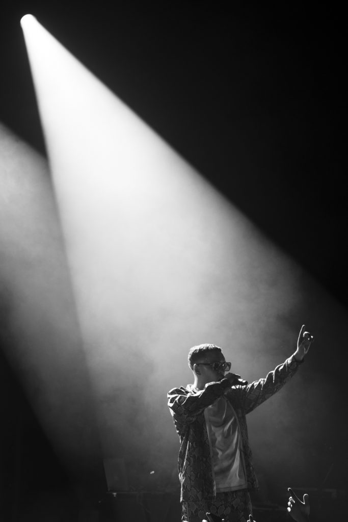 ICO sur scène lors de son concert à Paris en février 2020 noir et blanc