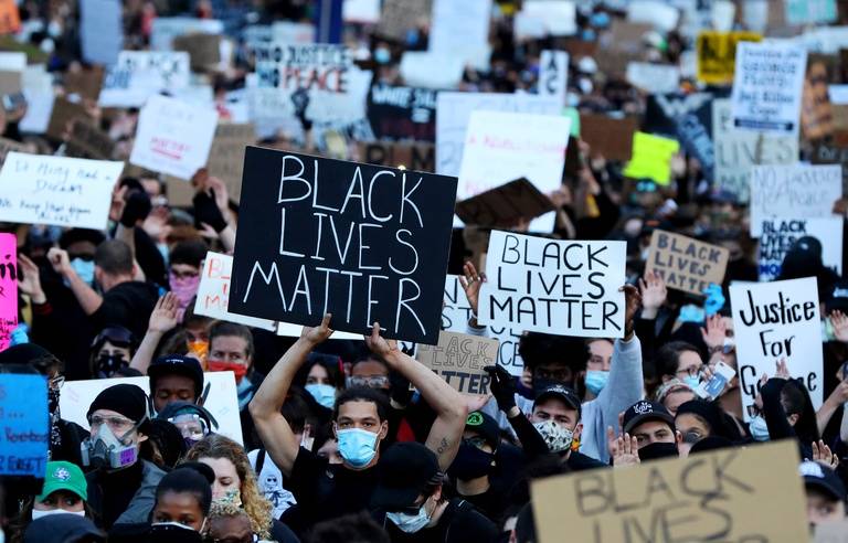 768x492_manifestation-apres-la-mort-de-george-floyd-a-boston-le-30-mai-2020