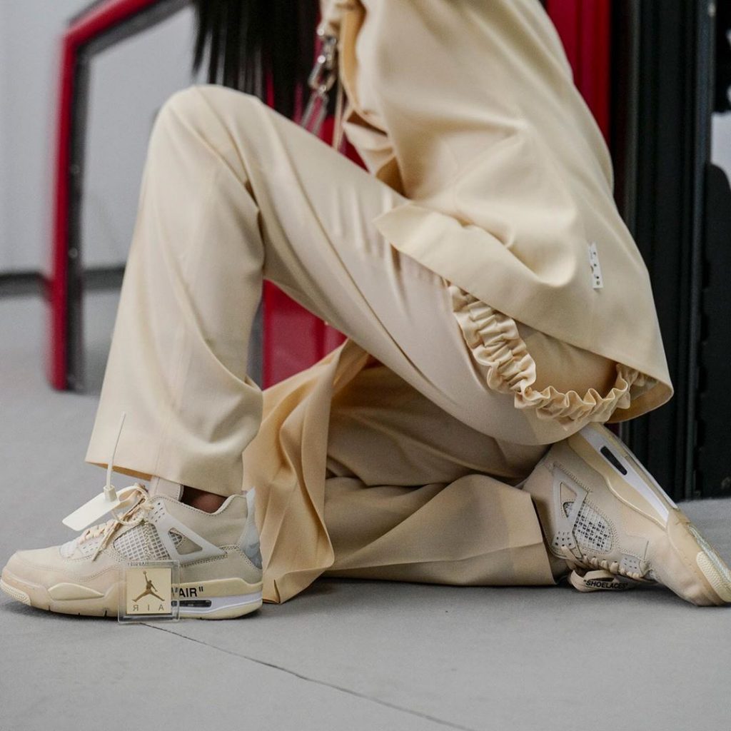 jordan-4-off-white-portée-on-feet