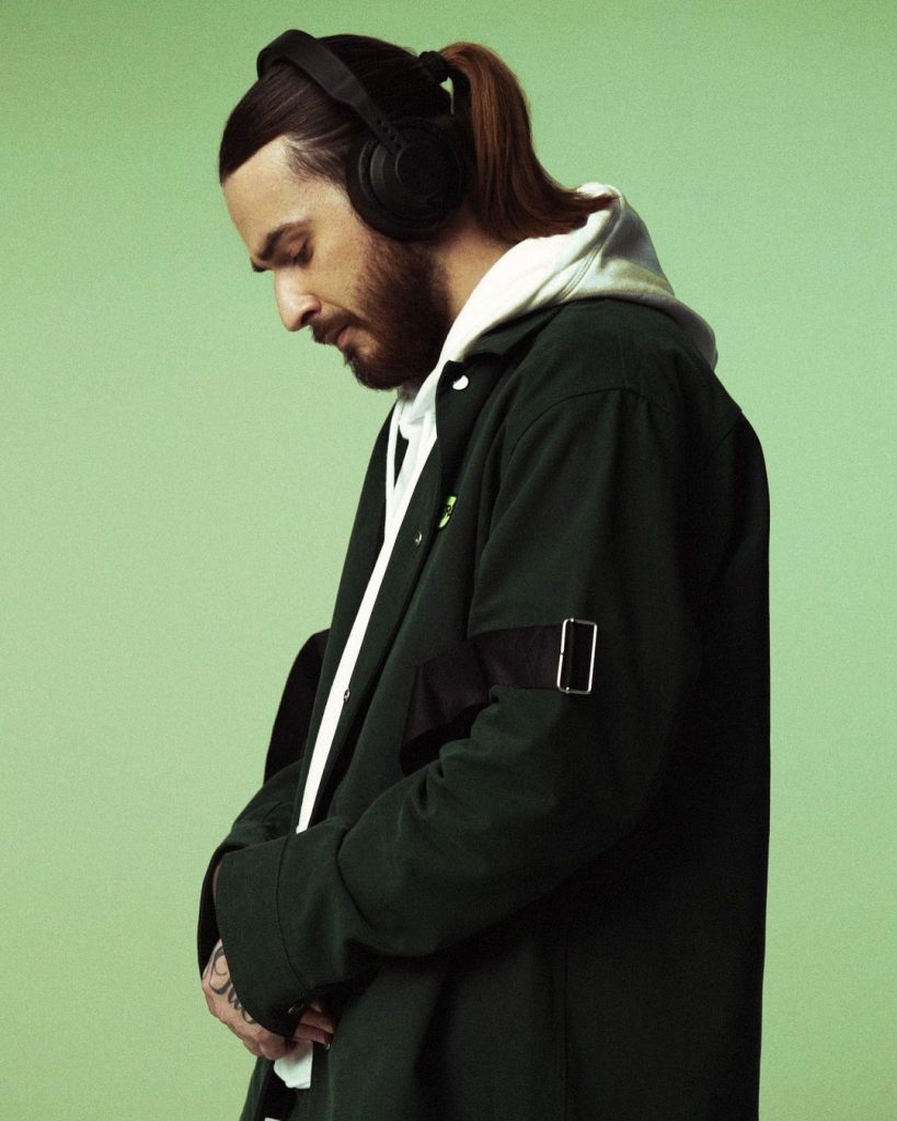 sch-jvlivs-II-loup-noir-colors-studio