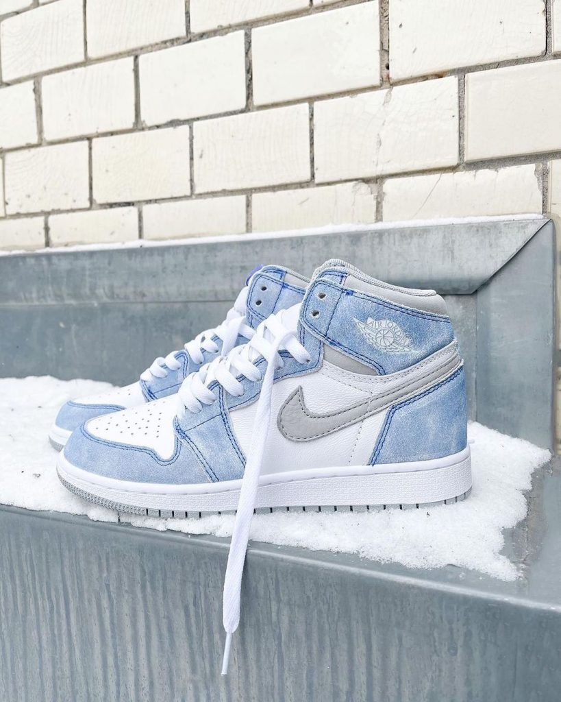 Nike-Air-Jordan-1-High-OG-Hyper-Royal-2021