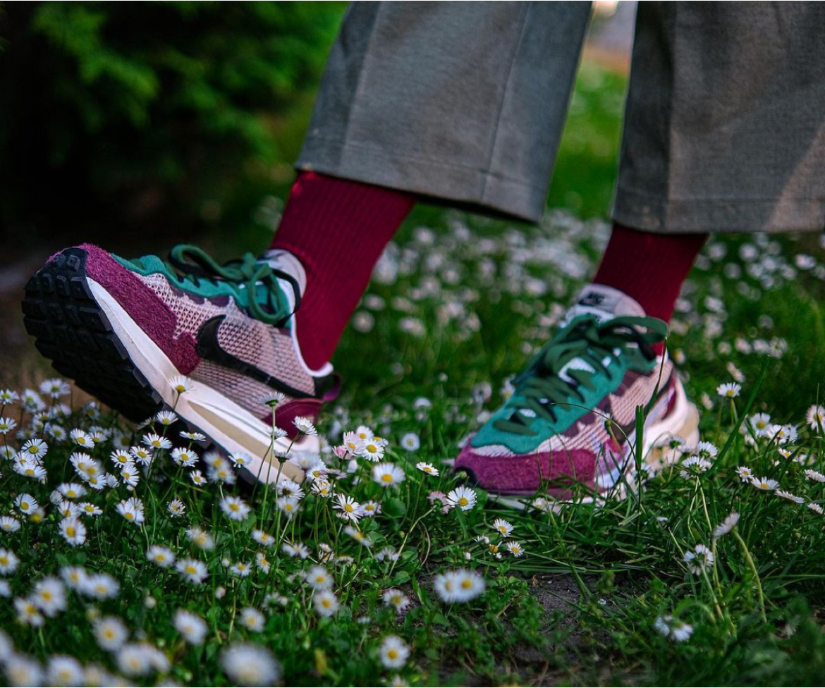 Nike Vaporwaffle Sacai Villain Red Neptune Green