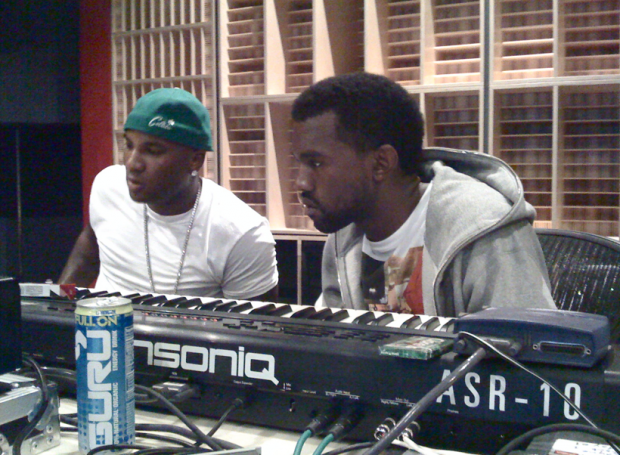 Kanye-West-in-the-studio-for-808