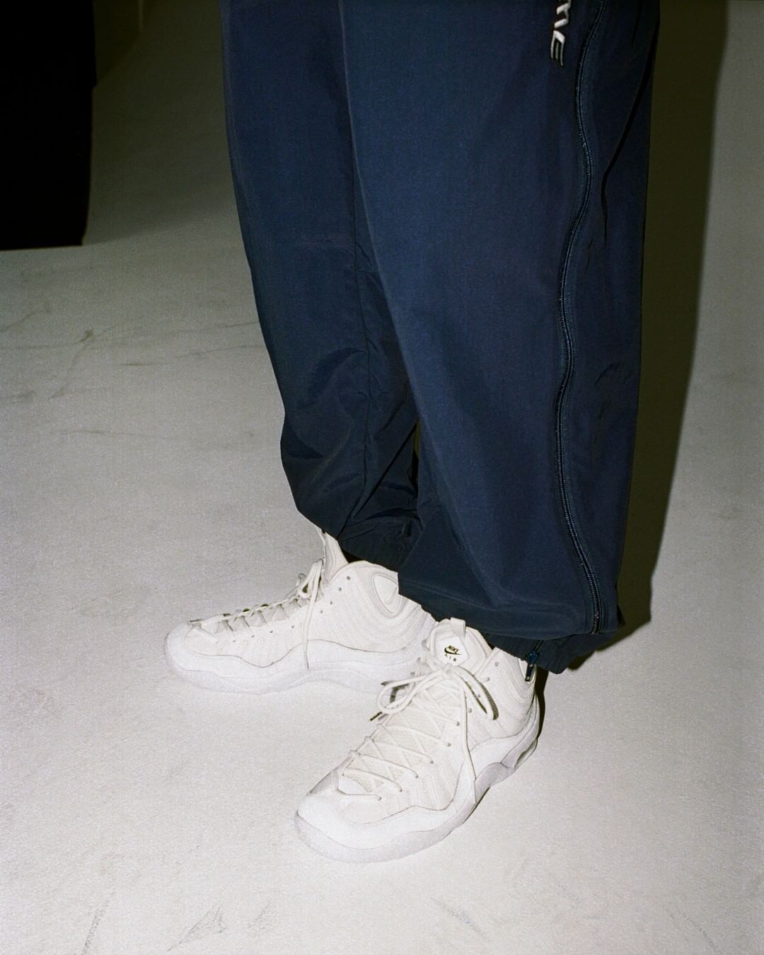 Supreme-Nike-Air-Bakin-pic-3